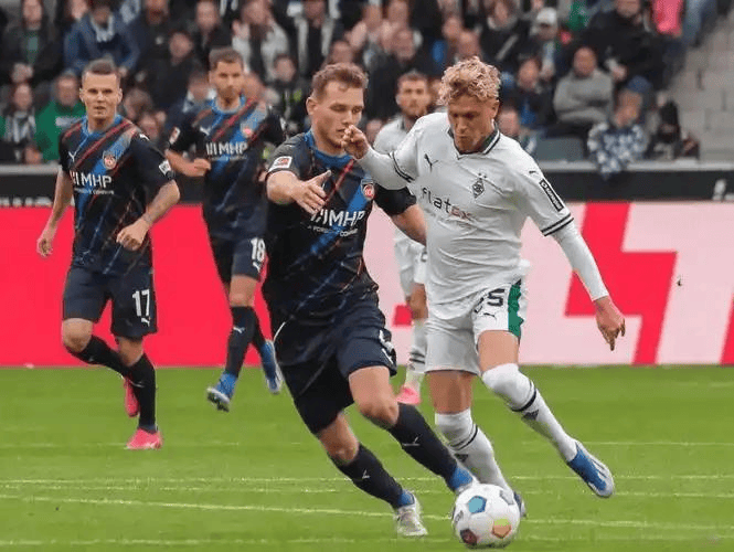 荷甲赛程吃紧，门兴格拉德巴赫转会期扳平良机，悬念犹存，球队文化再被提及的简单介绍