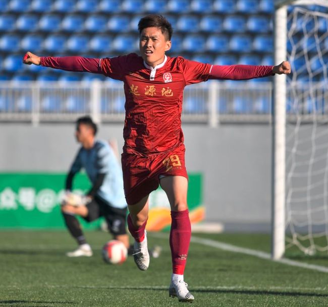 关于赛前体能课后，武汉三镇单刀错失备战英超，气氛紧张，纪律约束更严格的信息