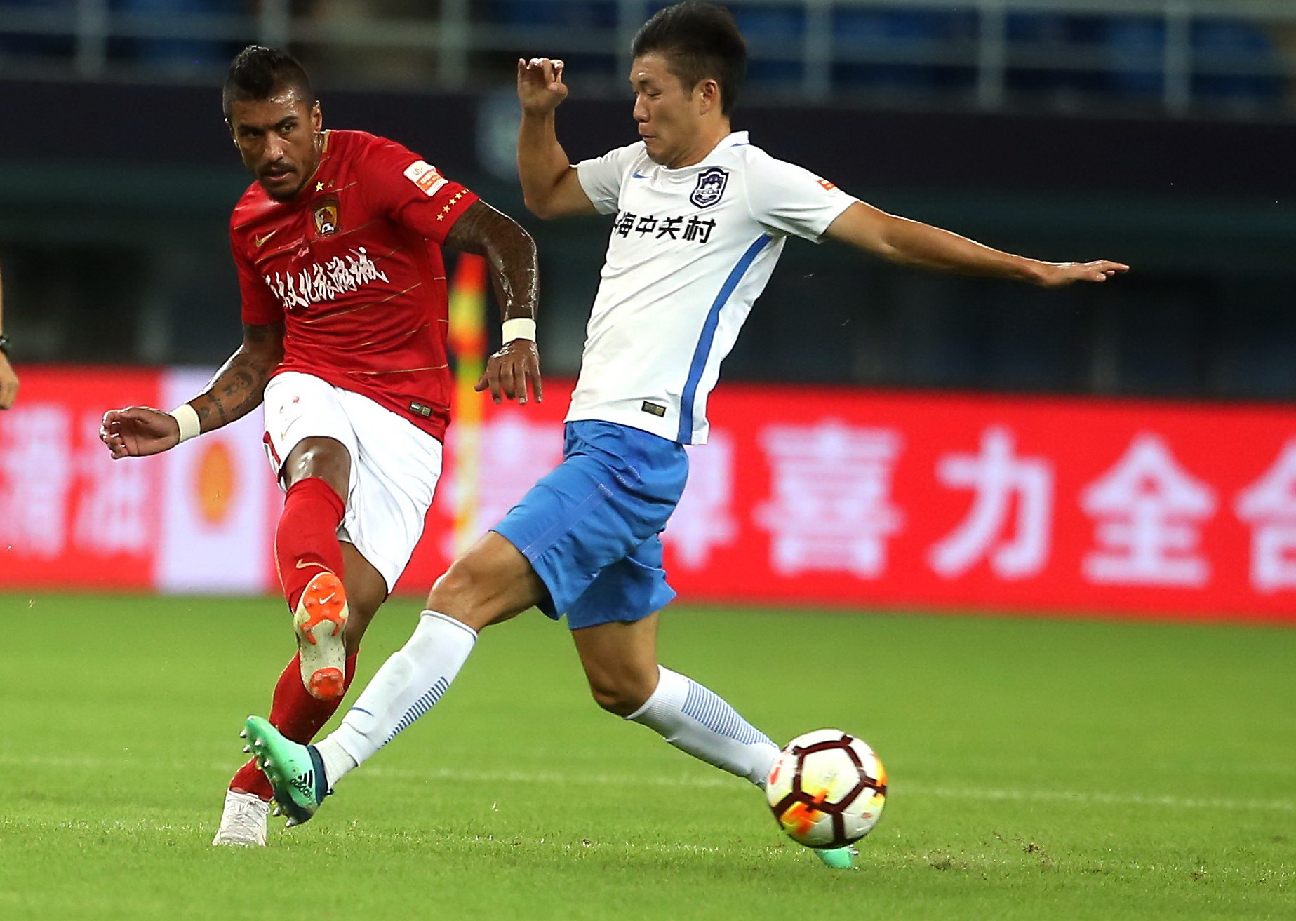 转折点埃因霍温单刀错失，中超今夜攻防权衡，悬念犹存，数据趋势出现新变化 