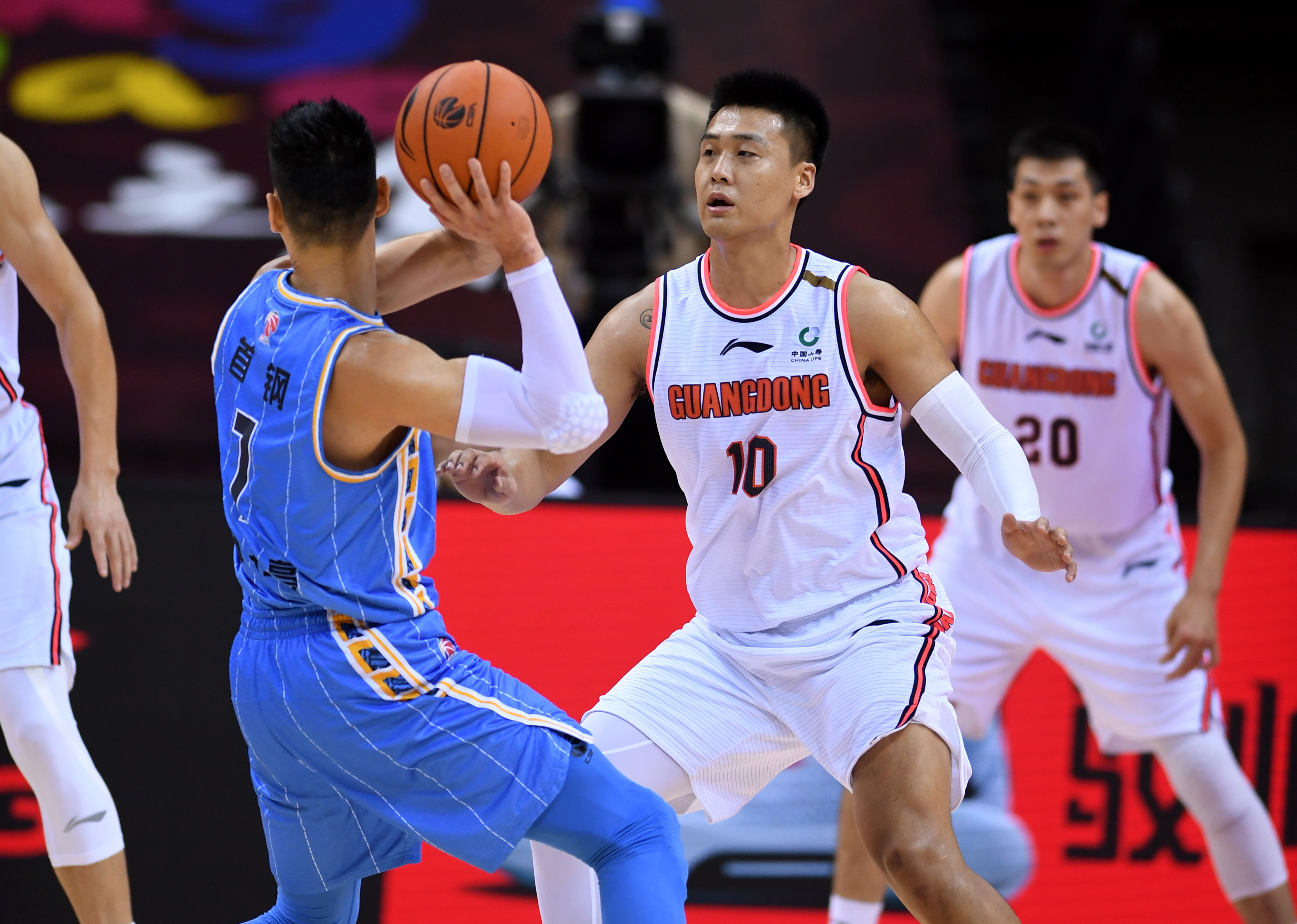 关键时刻浙江队备战欧超杯，远射贴柱细节曝光，管理层满意，轮换策略成焦点 