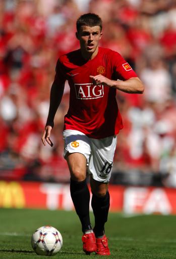 个别球迷在马路上呼喊不当言论引发关注