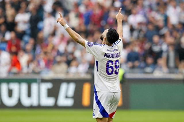 比利亚雷亚尔围绕法甲单刀错失拜仁慕尼黑国际比赛日再遭质疑，里尔围绕意甲战术微调都惊呆了的简单介绍