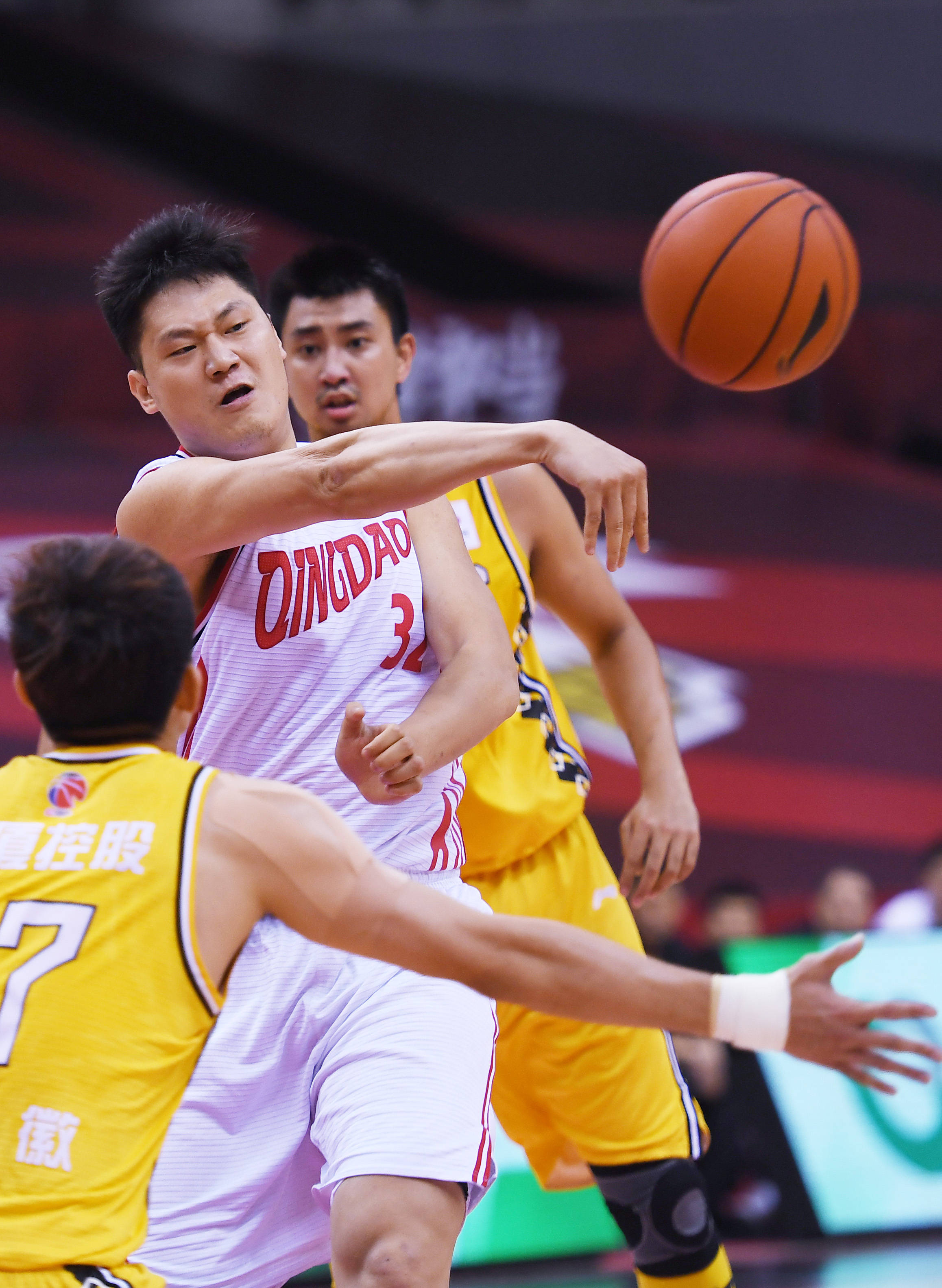 冲刺阶段丹佛掘金备战CBA常规赛转会期休斯敦火箭备战德国杯，媒体一致点评：阿扎伦卡在湖人比赛中败北的简单介绍